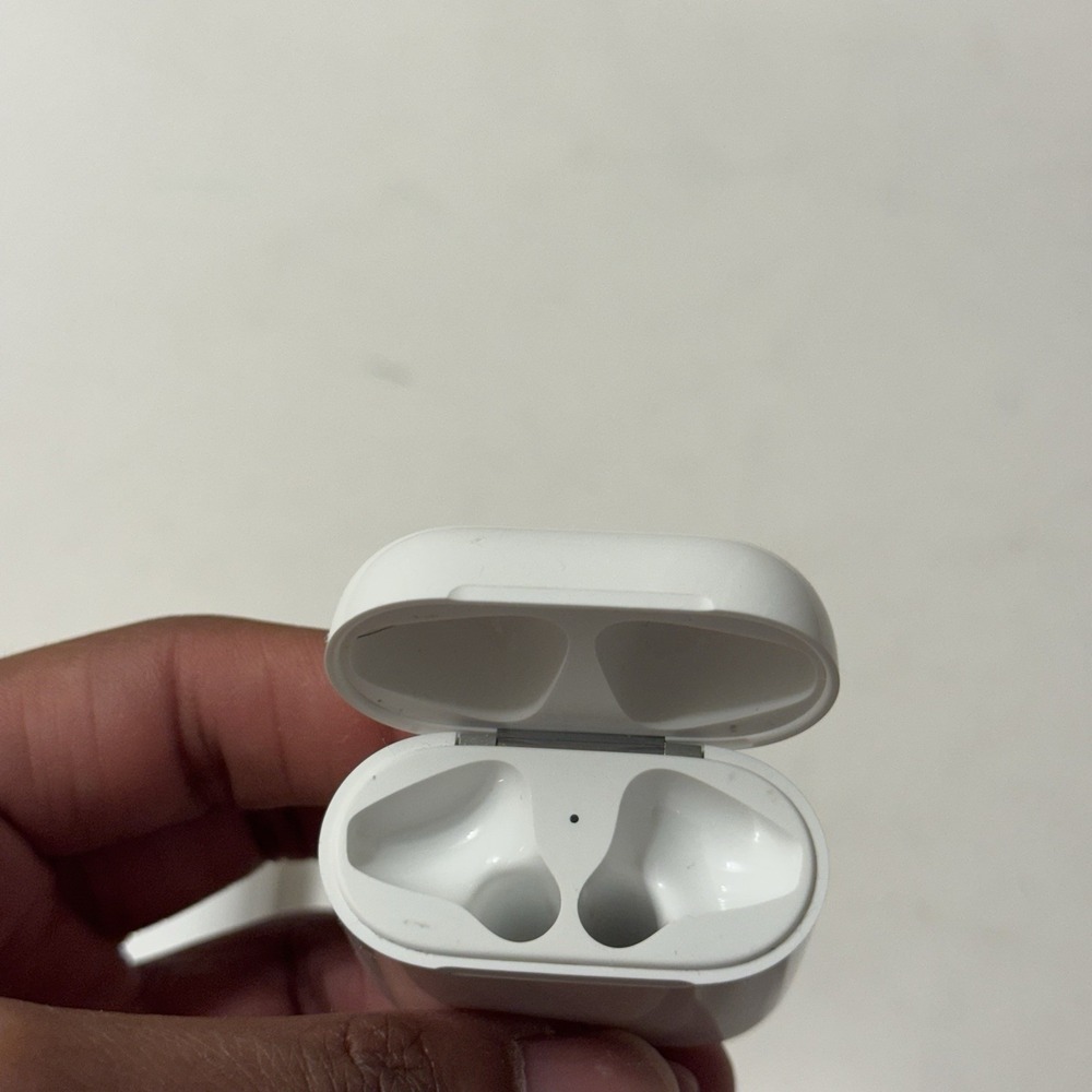 Genuine Apple AirPods Charging Case Only For Model: A1602 Lot Of 4 Tested - Picture 4 of 6